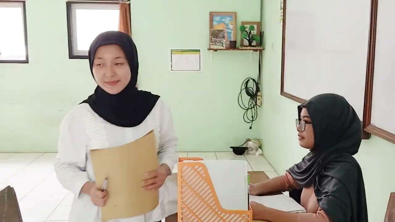 MENGELOLA DOKUMEN (Pengiriman Email Resmi dan Melampirkan Dokumen)