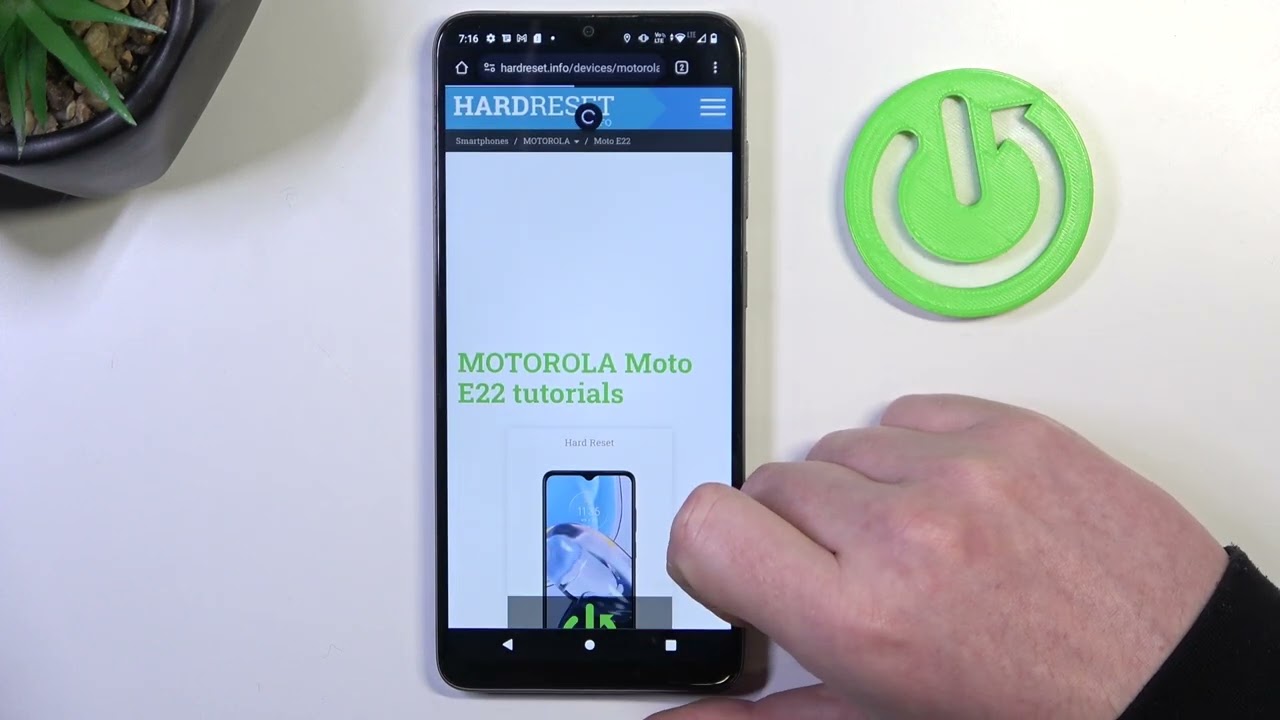 Is There Amoled Display On Motorola E22I