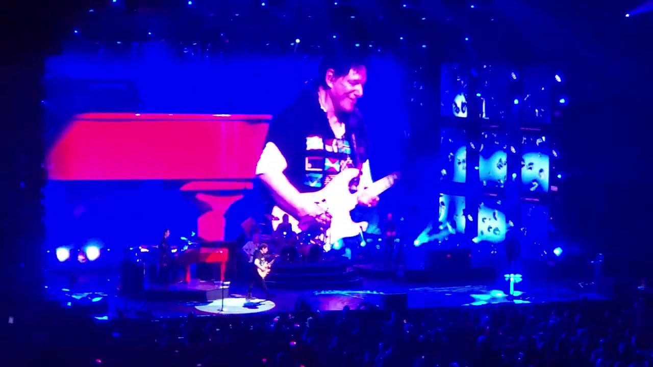 JOURNEY Neil Schon guitar solo "Who's Crying Now" UBS Arena, Elmont, NY  02.25.22 