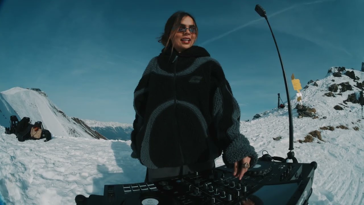 Venezuelan DJ survives her coldest gig ever - mafiii - papi tut mir leid - Latin Tech House DJ Set