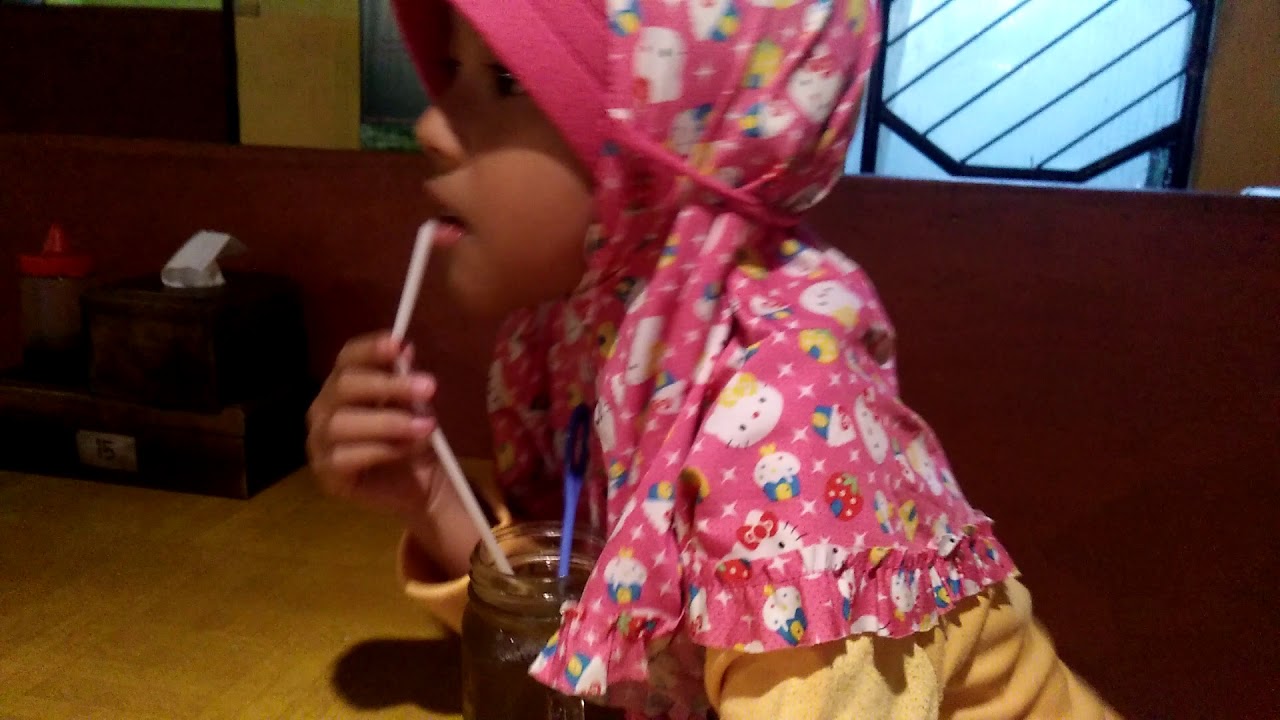 Minum teh leci
