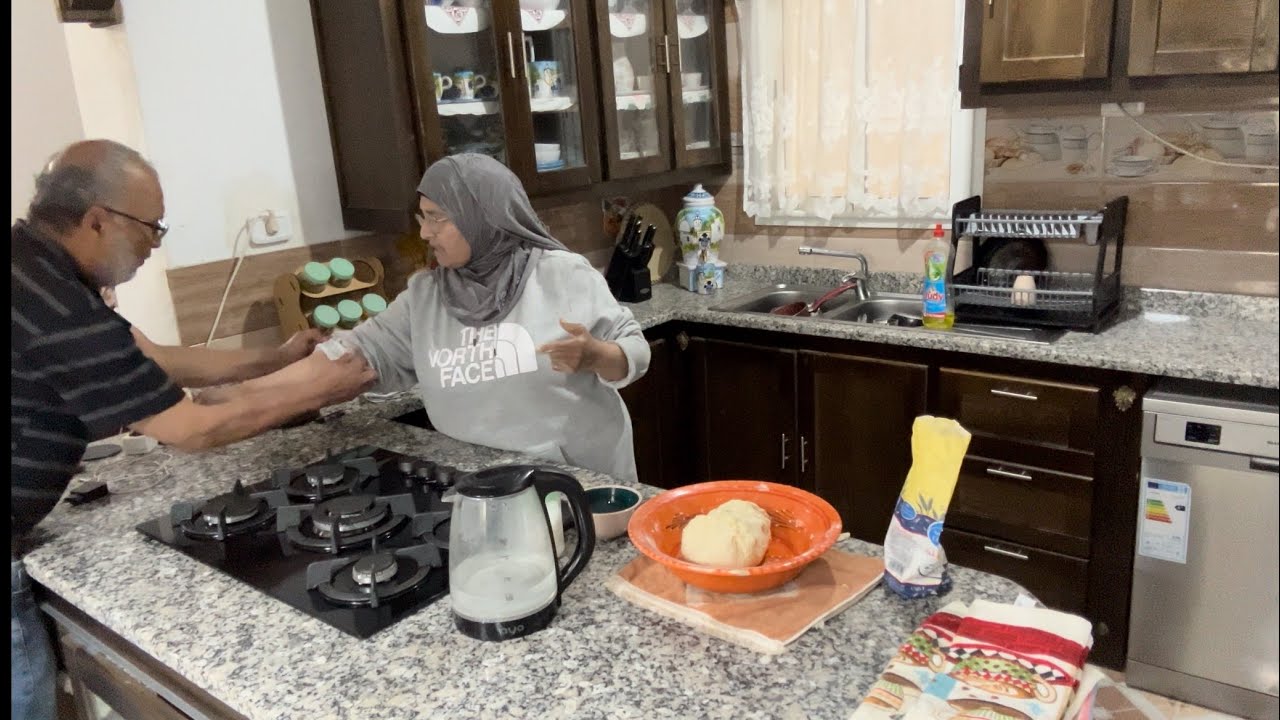 شكشوكة تونسية وخبز مخمر