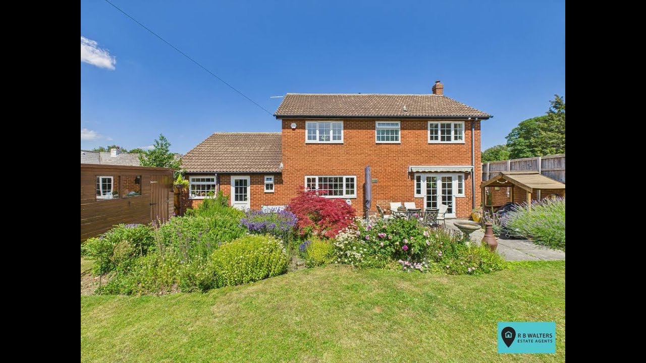 Detached House For Sale in Upton St. Leonards