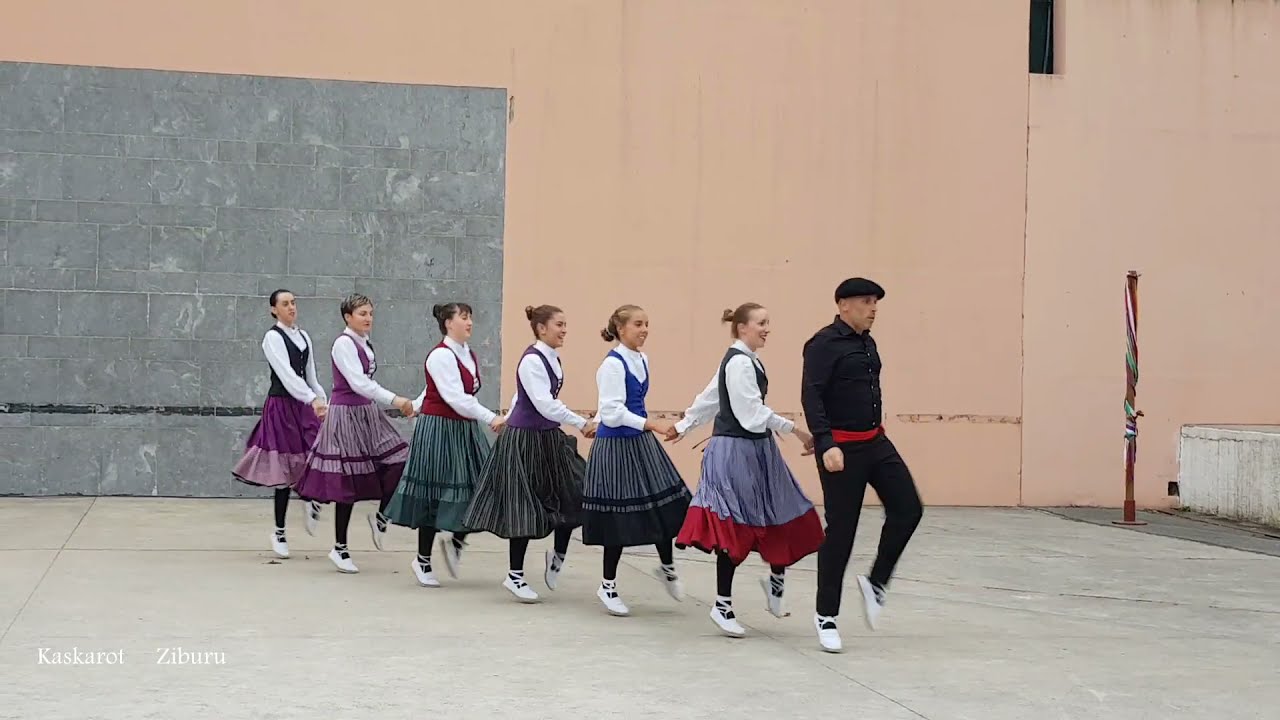 Arin Arin - Zazpiak Bat  Dantza Sara - Sare Euskal Herria - Pays Basque