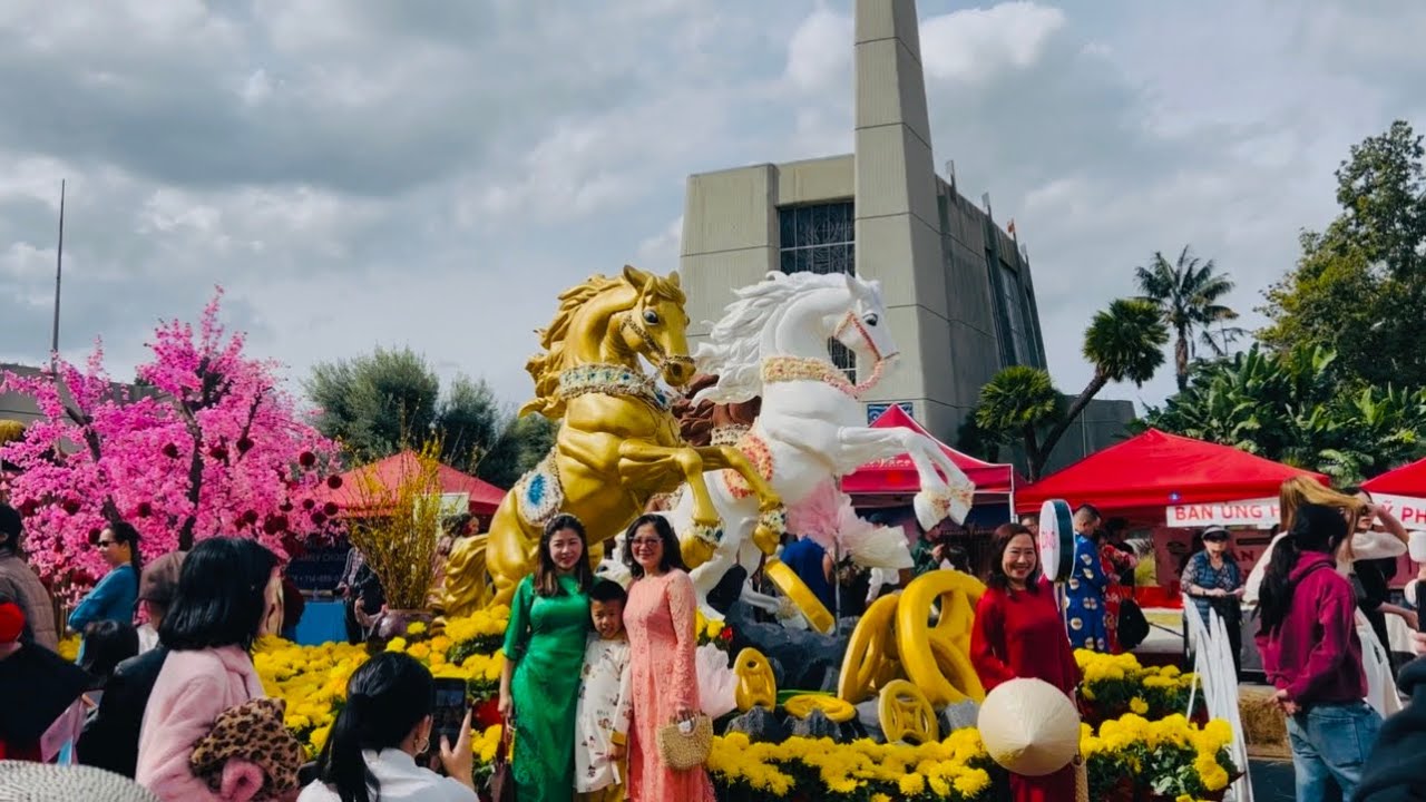 Historic Main Street Flower Festival in Garden Grove California | Cali Que Em 