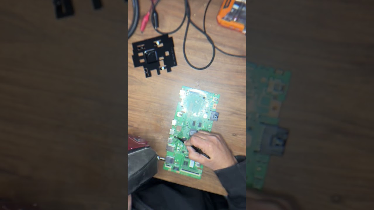 REVISIÓN, DIAGNÓSTICO Y REPARACIÓN DE PANTALLA SAMSUNG UN60DU7000F - CON TARJETA MAIN DAÑADA.