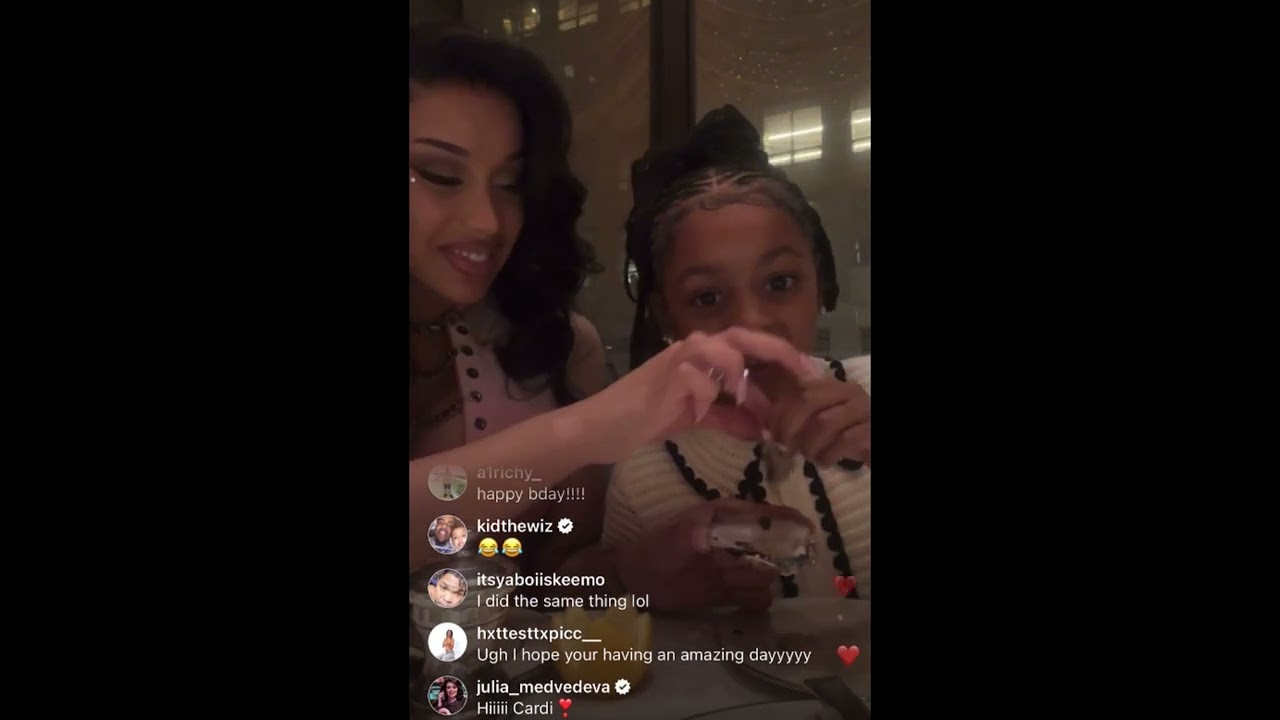 Cardi B eating oysters with her daughter Kulture ❤️