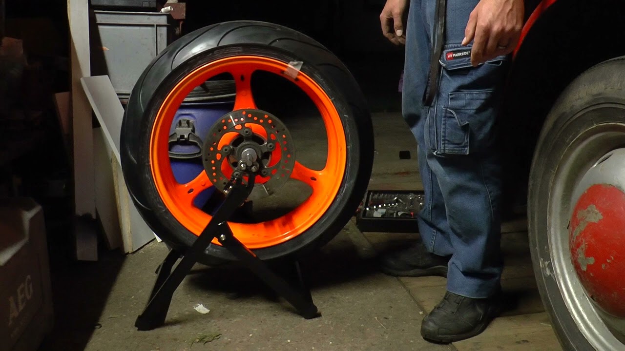 Motorrad Reifen Wuchten Wuchtbock Tutorial Motea Wuchtbock