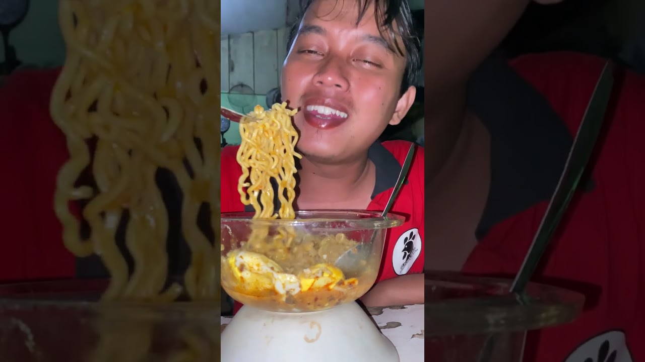 ABANG OJOL INI HUJAN2 MALAM TETAP KERJA