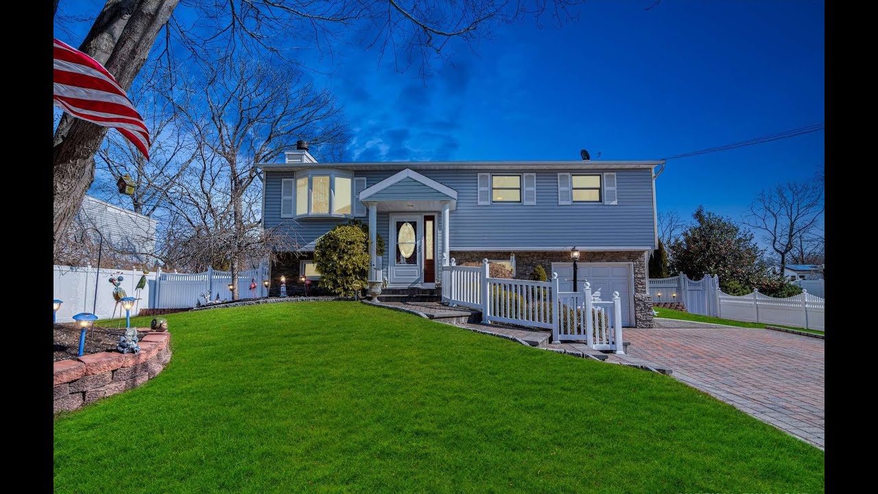 Long Island Real Estate For Sale - Video Tour of 17 Buick Drive, Selden, NY