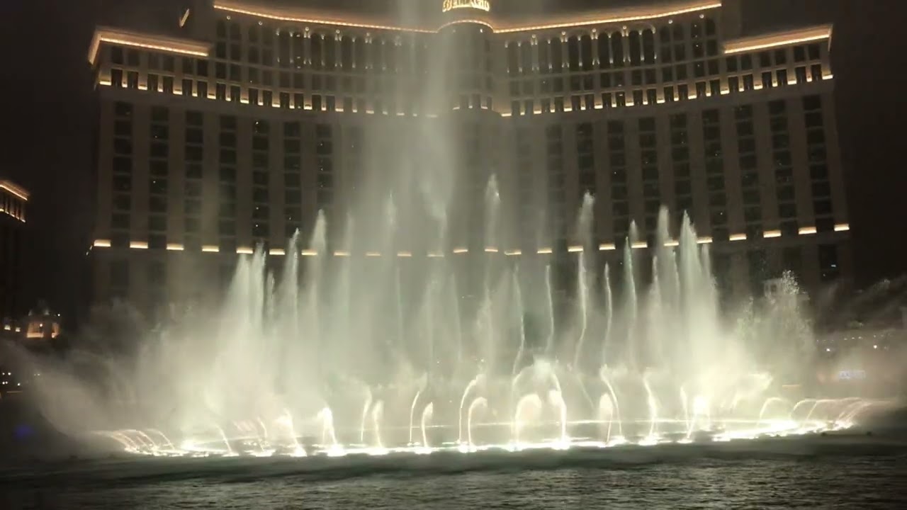 Bellagio Fountains in a SNOWSTORM ❄️ - Believe - Cher (2019)