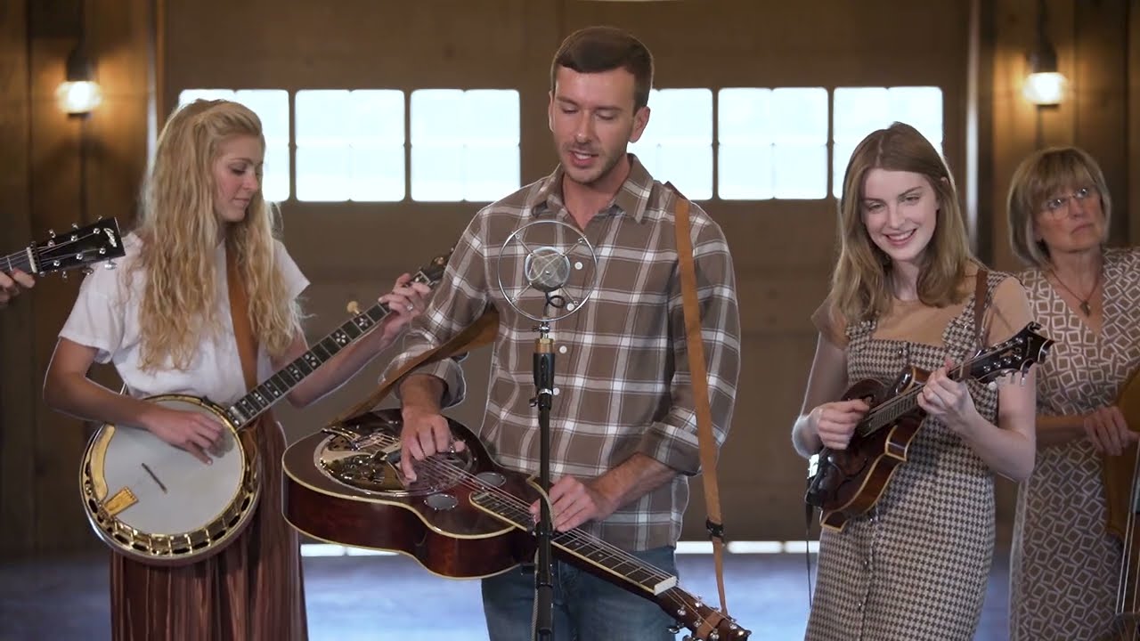Silver Bells - The Petersens (LIVE)