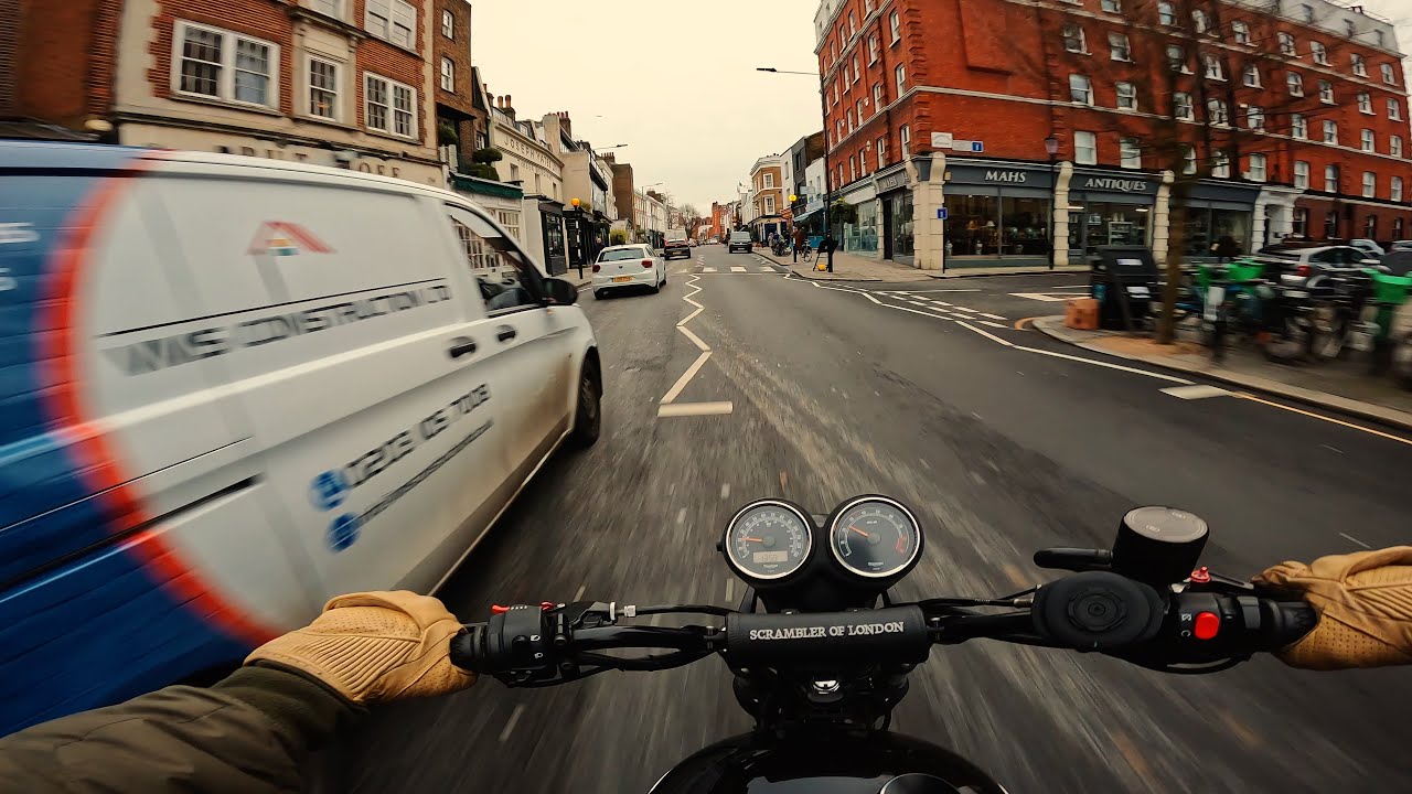 Lunchtime Ride Through London | TRIUMPH  SCRAMBLER 900 | Raw Exhaust [4K]