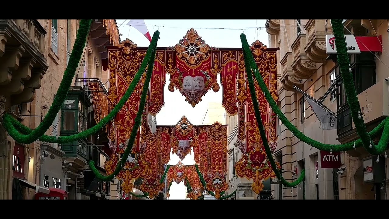 Festa ta San Duminku, il-Belt Valletta. Marċ tal-Ġimgħa filgħaxija. Tlugħ l-istatwa ta San Duminku. 