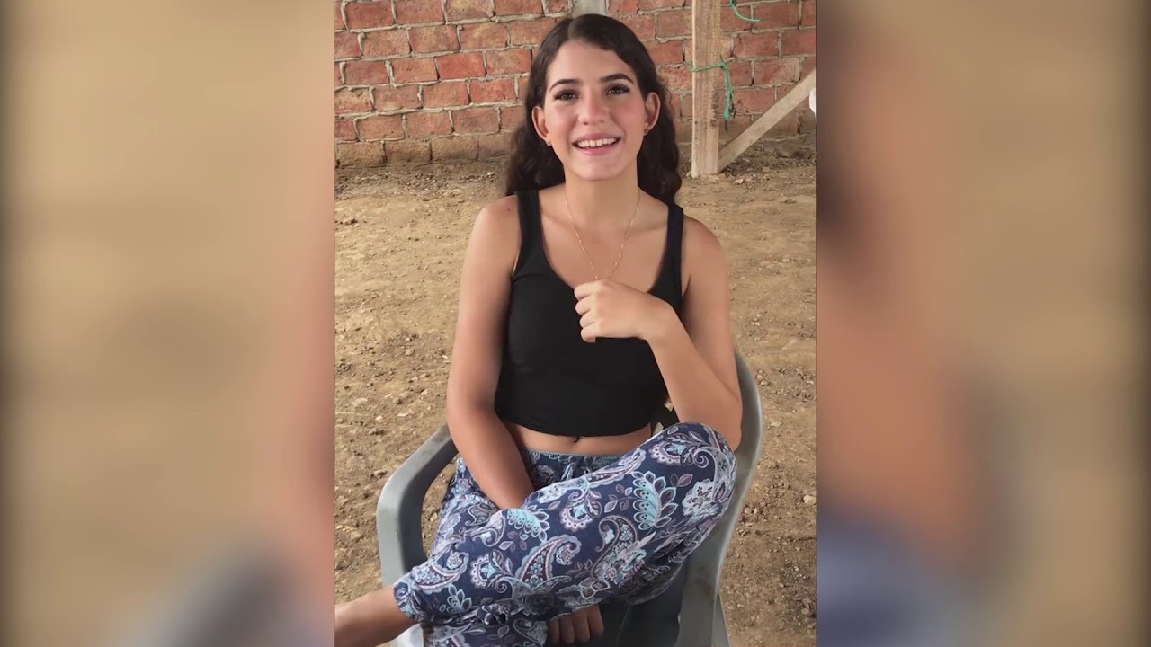 Si Respondo Mal me Quito una Prenda [ Bielka Lucas & Nidia Alvarez ]
