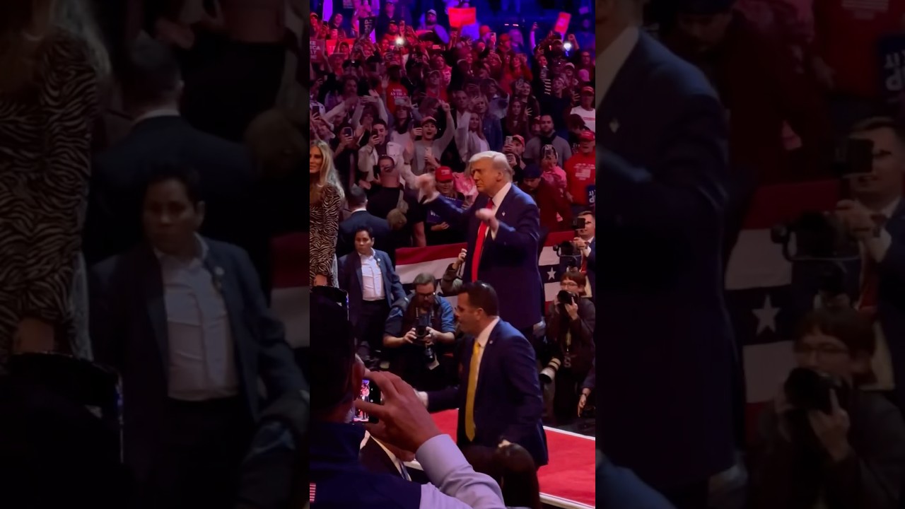 Donald Trump - Dancing With Melania 🕺🤣