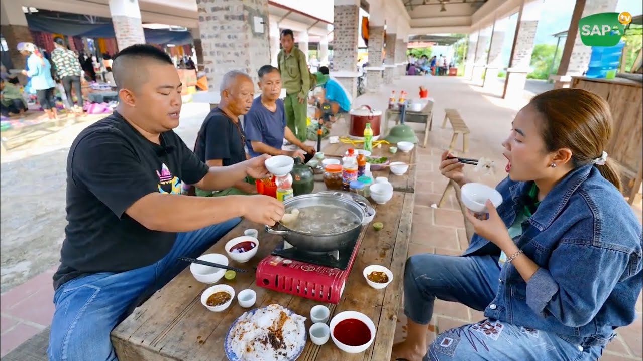 SAPA TV | ĐƯA CHỦ TỊCH ĐI ĂN LẨU DÊ TẠI CHỢ DÊ CỐC LY BẮC HÀ