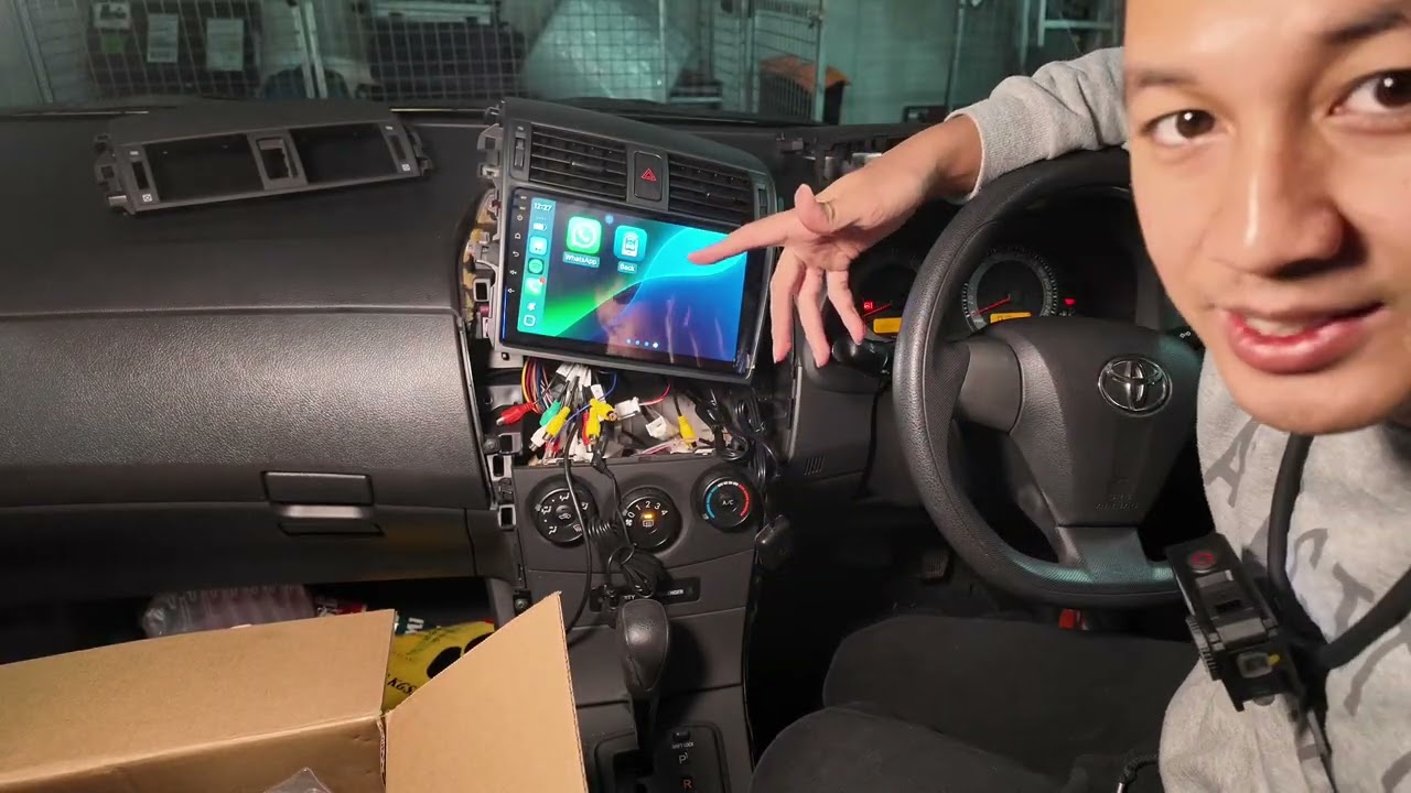 Установка головного устройства, видеорегистратора и камеры заднего вида в Toyota Corolla 2009-201...