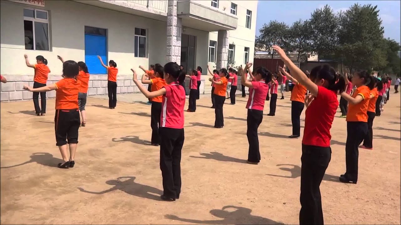 North Korea: Pre-lunch Exercise of Factory Workers in Rason 北朝鮮:昼食前の律動体操