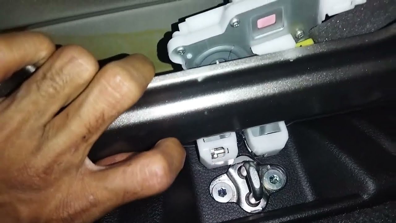 CARA BUKA PINTU BAGASI TERKUNCI SUZUKI ALL NEW ERTIGA /XL7