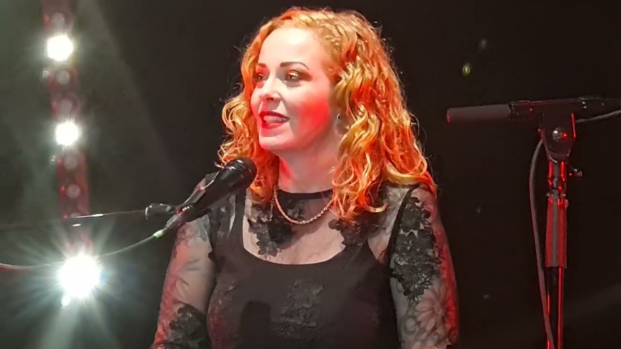 Anneke Van Giersbergen y Marko Hietala -  The Islander -  Nightwish