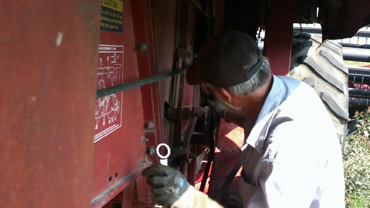 9-16-2025 Robbing parts off old 1660 combine, part 1