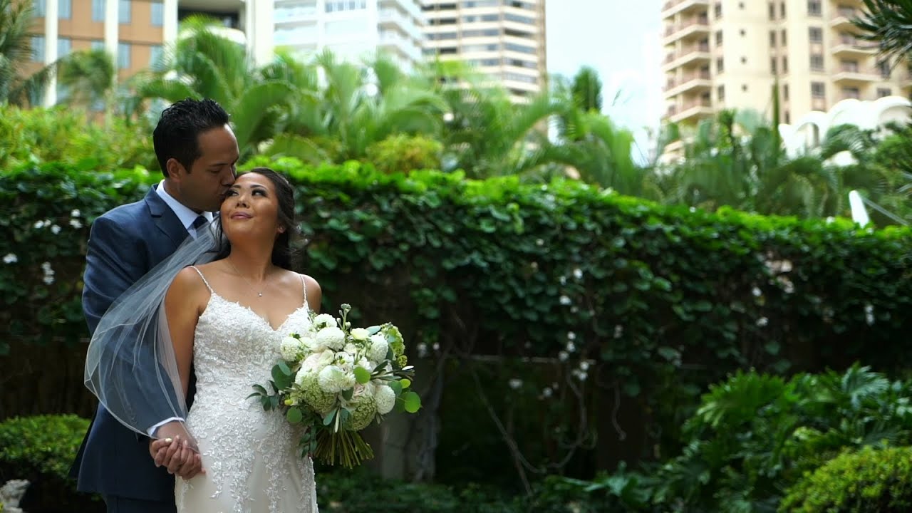 Hilton Hawaiian Village Wedding | Nicole and Sheldon