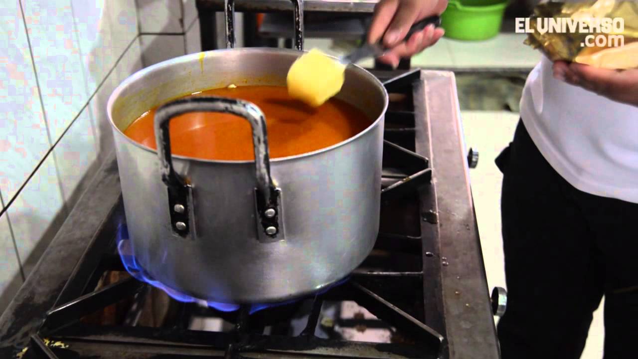 Preparación del arroz con menestra en Guayaquil