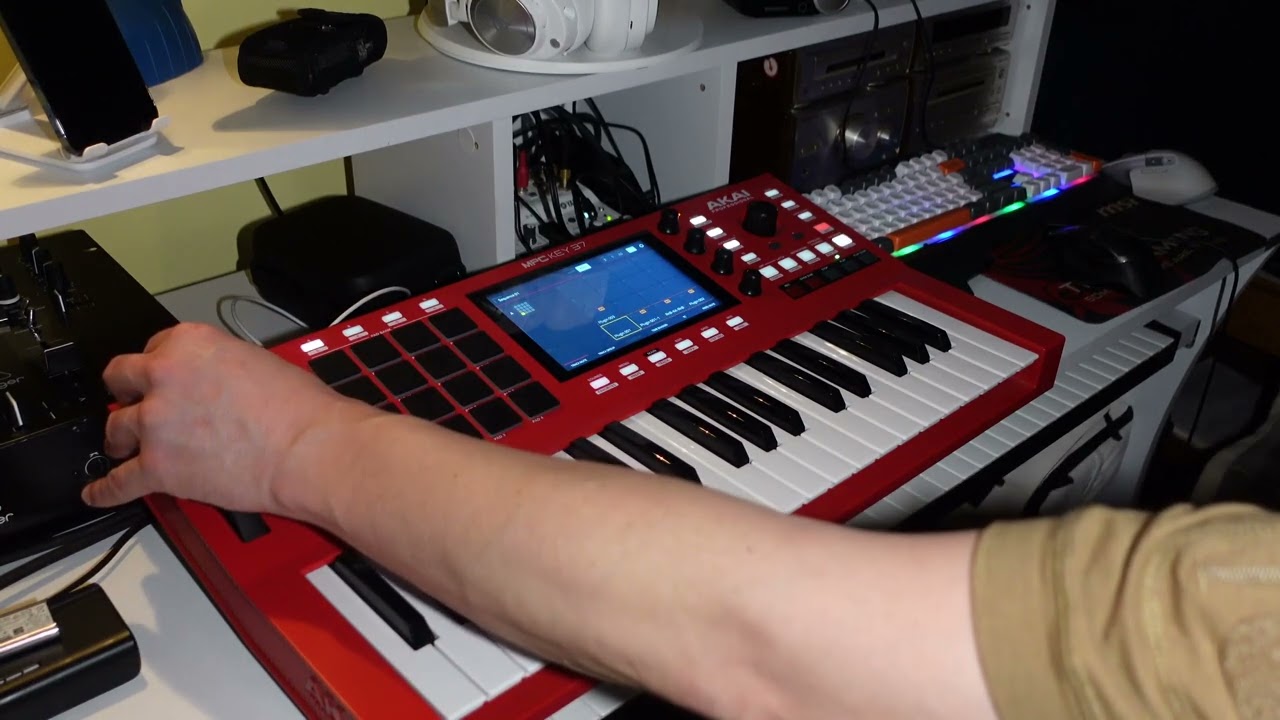 Akai MPC 37 Key hip hop piano beat