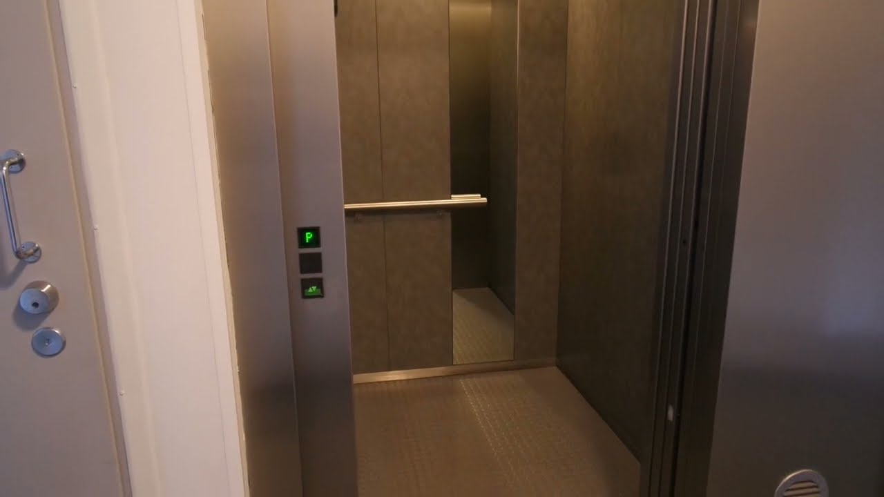 Rare 1999 Thyssen roped hydraulic elevator/lift in Merivalkama 22C, Kivenlahti, Espoo