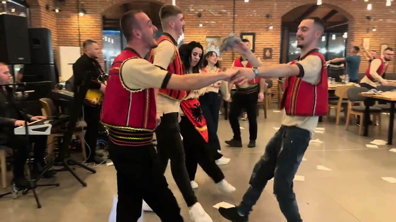 Familja Muça-Anduel Dervishi-Sulo Grabianit-Kevin Avdiu- Festa e Flamurit Te Agroturizem Te arrat