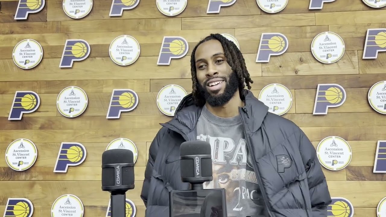Rick Carlisle, Bennedict Mathurin, Jay Huff, Isaiah Jackson, Ethan Thompson talk at Pacers practice