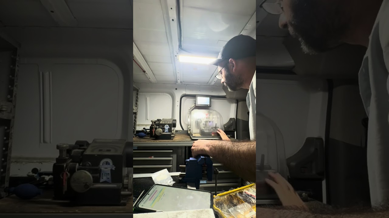 2005 Mazda MPV lost his key We are an honest Locksmith company in Arizona and we want your referrals