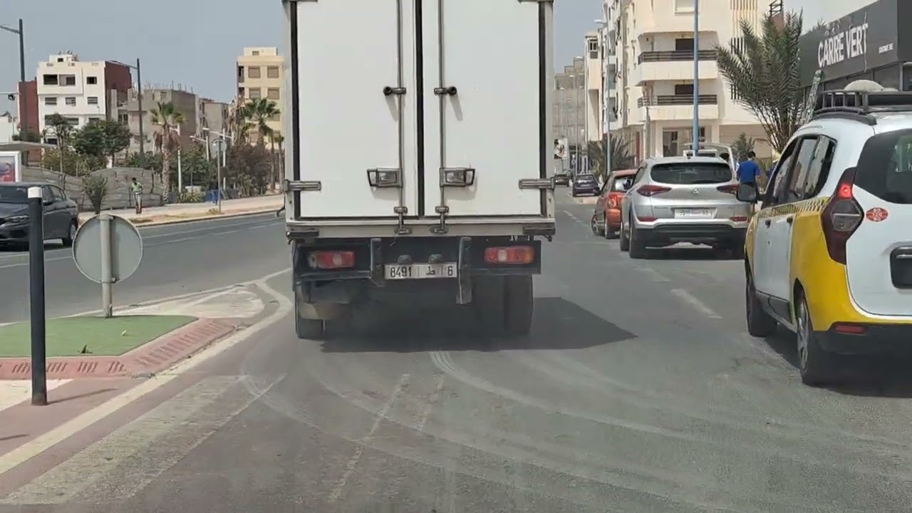 حي تيليلا حي يفتقد إلى المساحات الخضراء والحدائق و ملاعب القرب ومجموعة من التجهيزات الرئيسية
