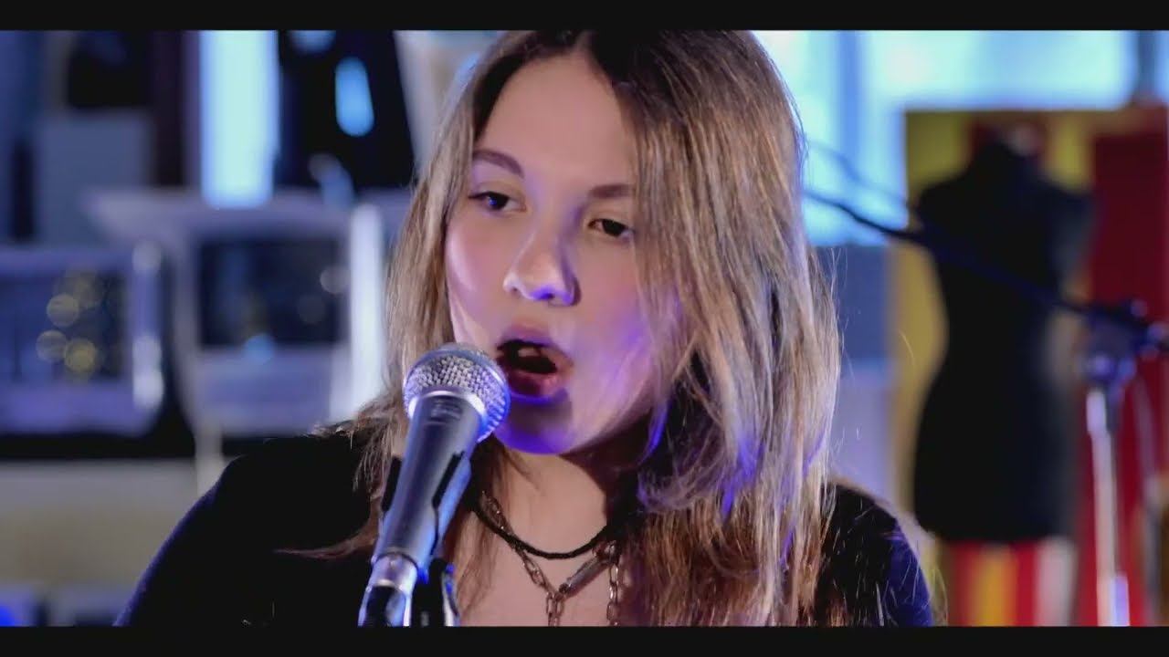 Με τις μπάντες | Black Velvet - No One | ERTFLIX