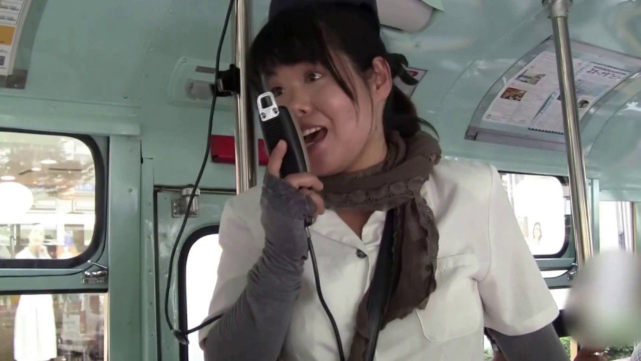 豊後高田のボンネットバス と陽気なバスガイドさん・福岡天神を走る