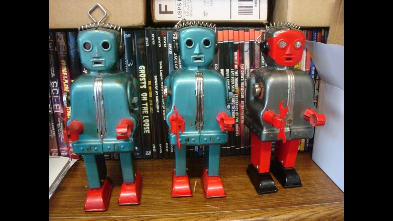 Repairing 3 vintage Battery operated Robots 