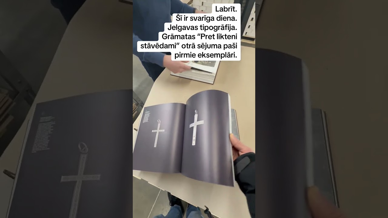 Labrīt. &Scaron;ī ir svarīga diena. Grāmatas &ldquo;Pret likteni stāvēdami&rdquo; otrā sējuma pa&scaron;i pirmie eksemplāri.