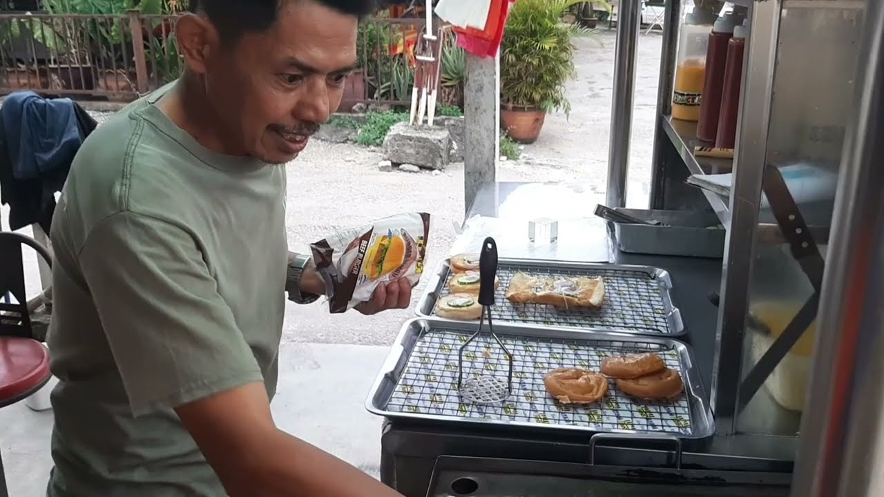 Kuliner burgetrnya bang boy lagi ramai 