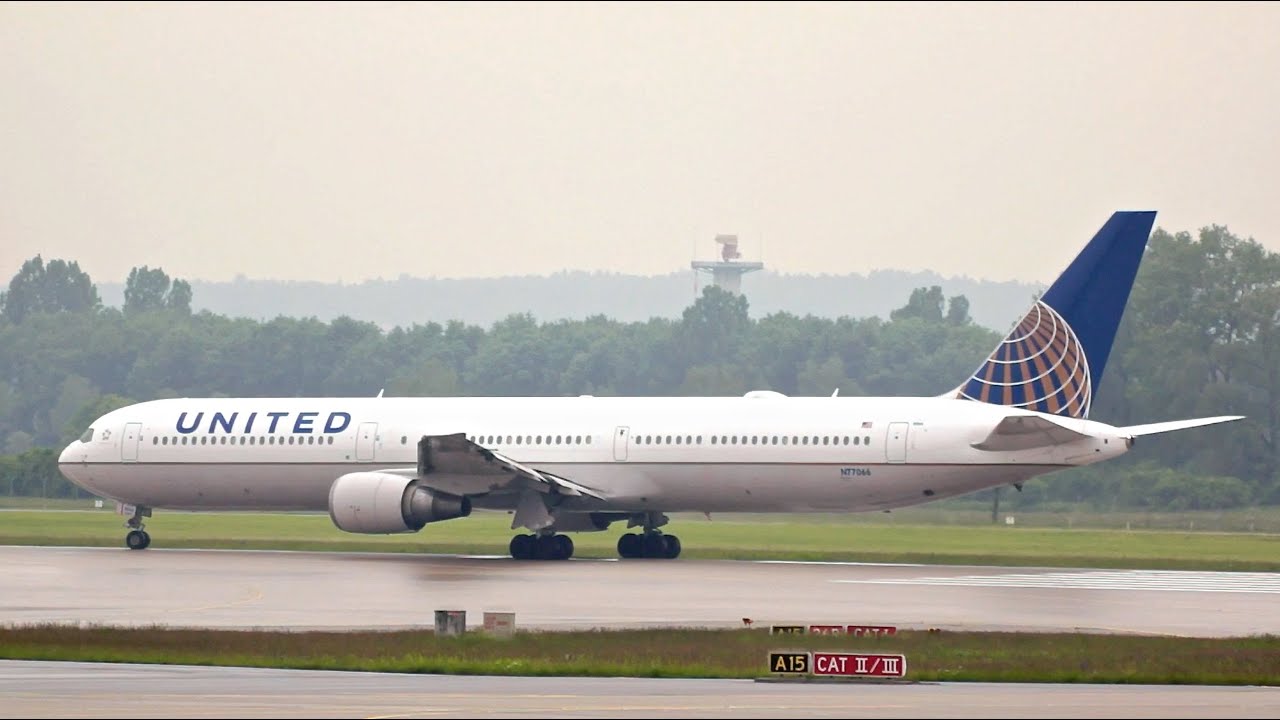 United Airlines Boeing 767-424/ER N77066 departure at Munich Airport Abflug M&uuml;nchen Flughafen