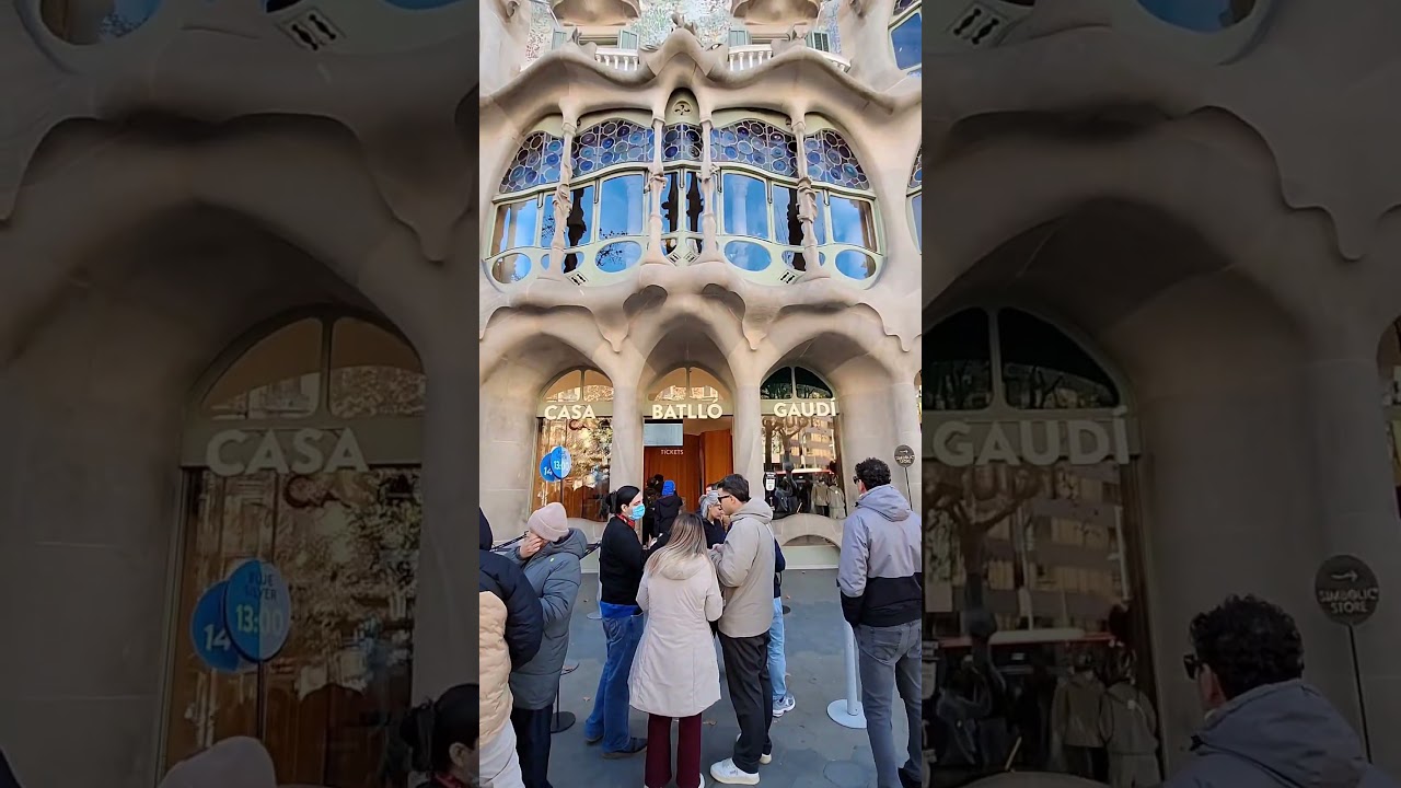 Clădirile lui Antoni Gaudí – Capodoperele arhitecturii din Barcelona. 
