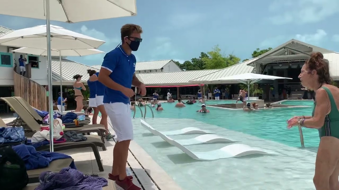 Club Med Turkoise Crazy Sign “Tu Es fou”
