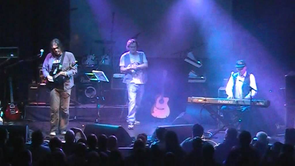Nomzamo by Paul Menel, Martin Orford & Steve Harris (Leamington Spa, 05/05/2012)