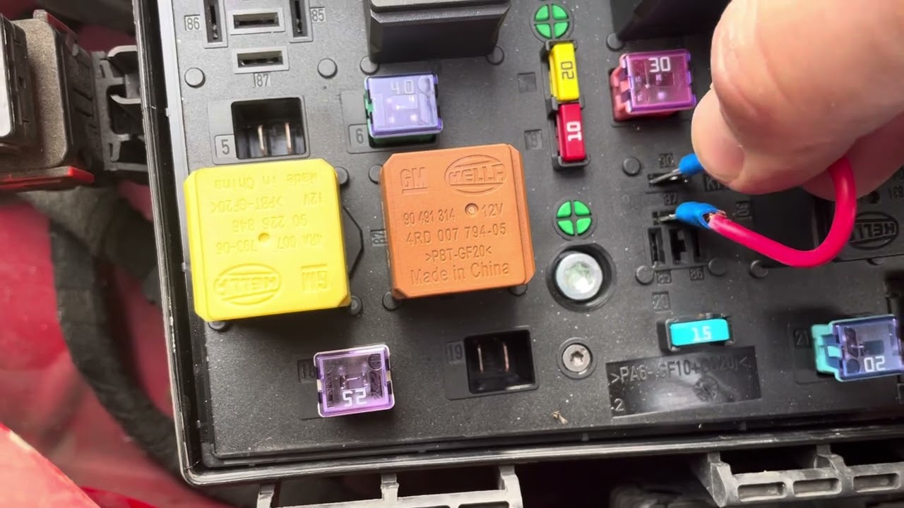 How to jump a horn relay switch, on a Vauxhall Opel Zafira b