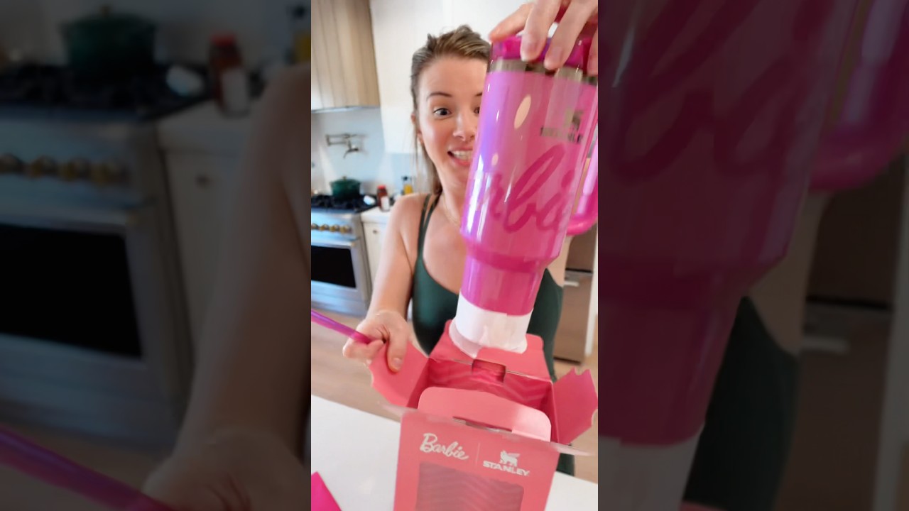 Удивляю свою дочь Айви, подарив ей Кубок Стэнли от Барби! #barbie #stanleycup #daughter