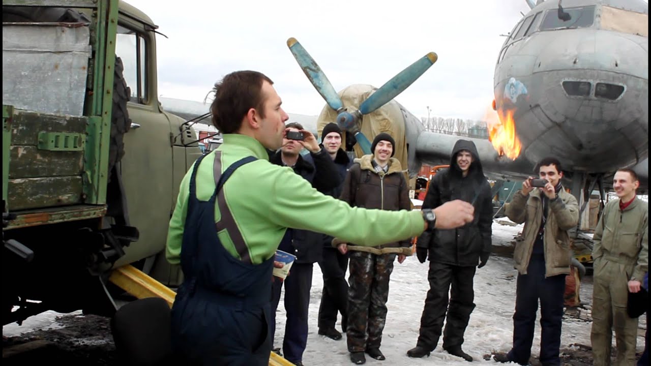 Огненное шоу от Алексея к запуску двигателя №1 на ИЛ-14Т