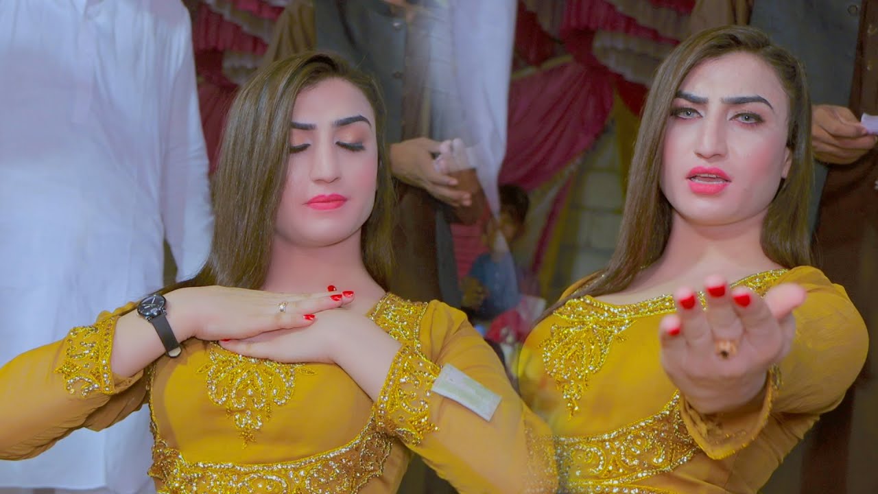 Husan Mukhray Ton La Ke Naqab Aa Gaya, Madam Natasha - Mujra Dance Performance 2024