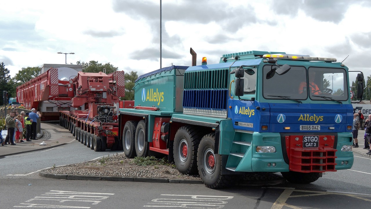 Super sized 706 tonne transport crosses bridge in town centre; police clear people and traffic