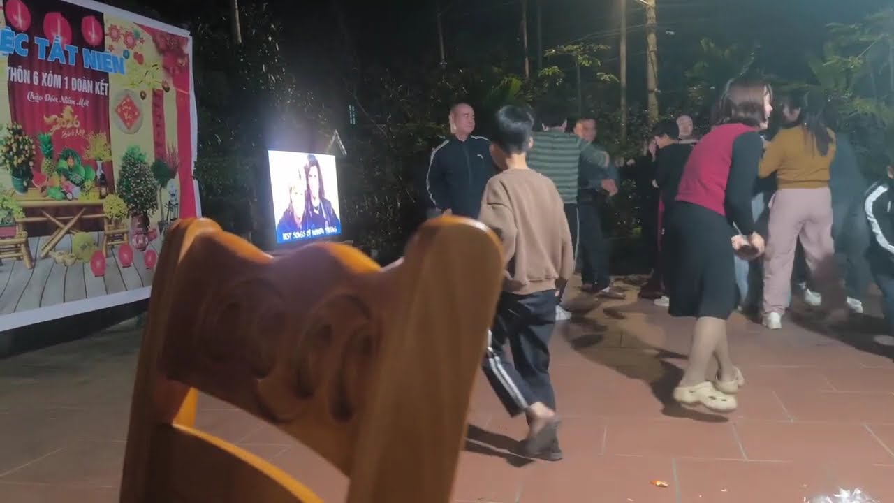 Dâu Tây Bé Xoài Đi Dự Tiệc Tất Niên - Tất Niên Thôn 6 Xóm 1 || Bé Xoài TV