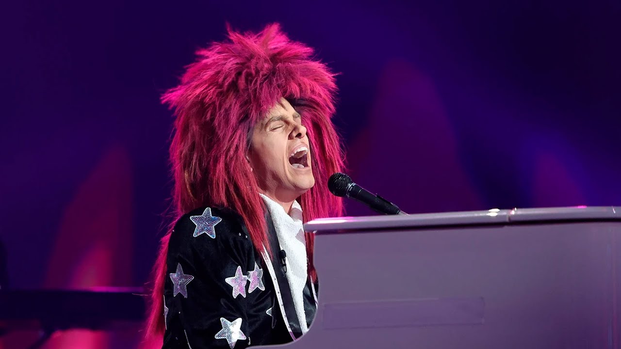 Mikel Herzog Jr. imita a Elton John en "I'm still standing" - Tu Cara Me Suena